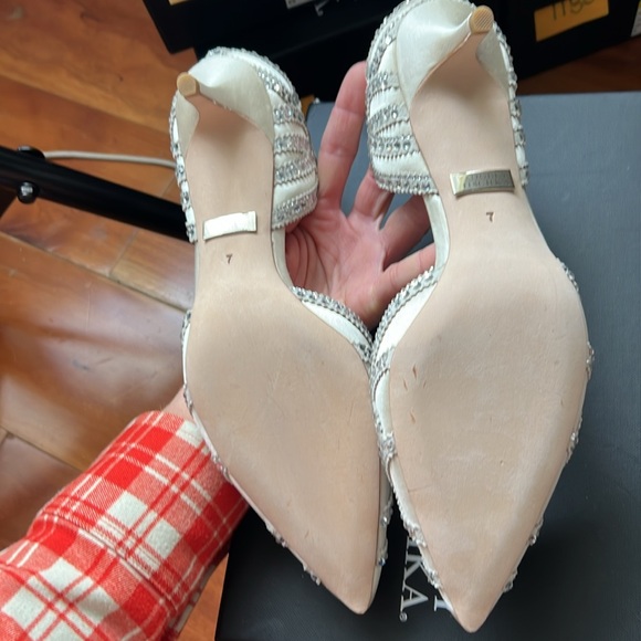 Badgley Mischka Ginny Pointed Toe Kitten heel - Picture 16 of 16